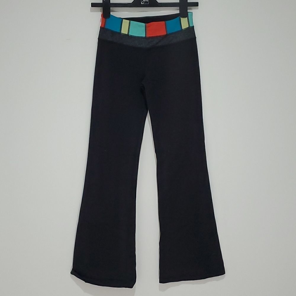 𝅺lululemon multicoloured waistband black flared leggings